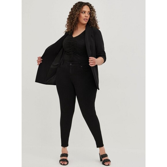 NWT Torrid 5X Deep Black Cinched Stretch Lace V-Neck Short Sleeve Bodysuit - Picture 3 of 7